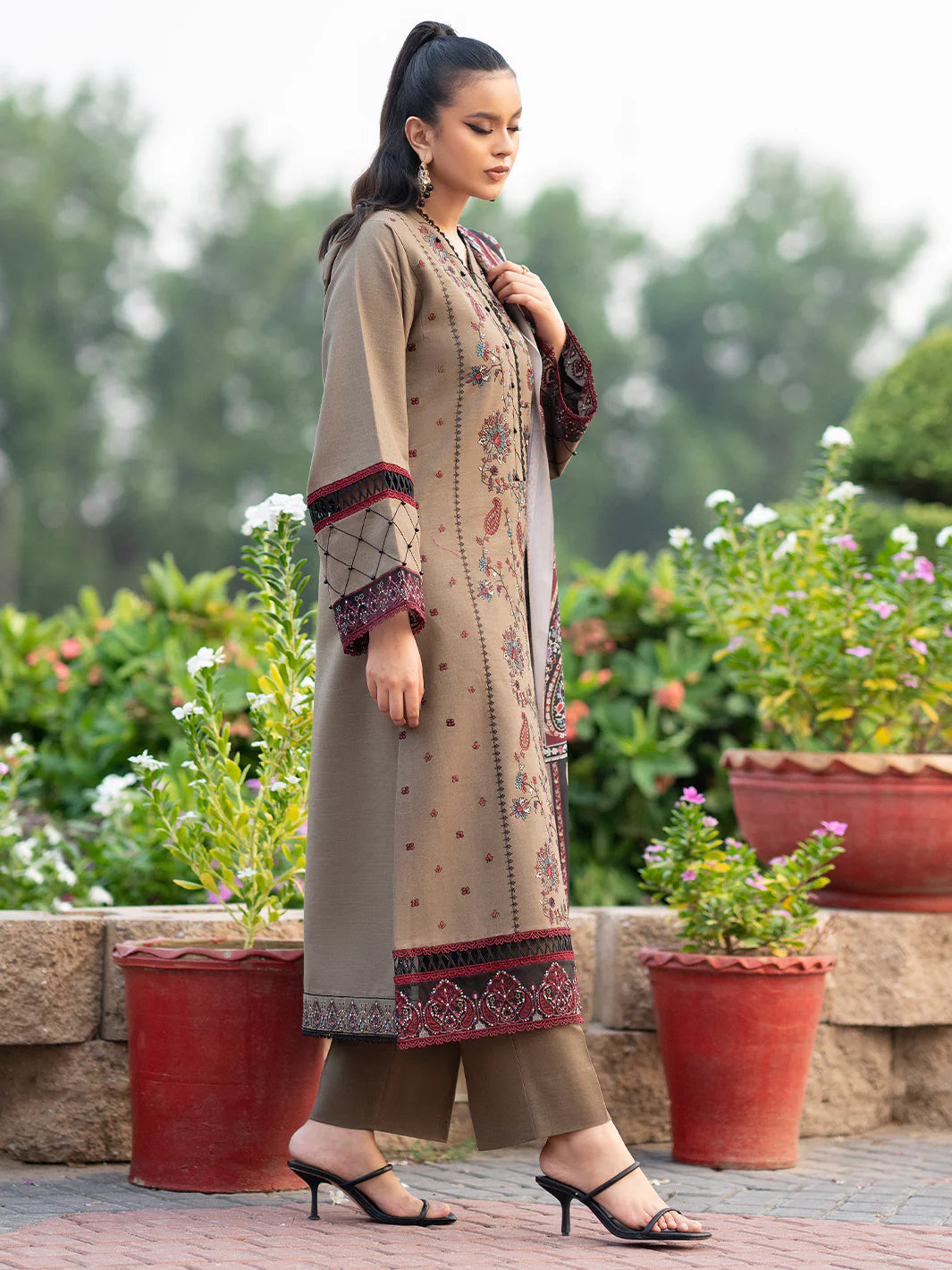 ZN617-WINTER 3PC Dhannak Embroidered suit with Printed Shawll