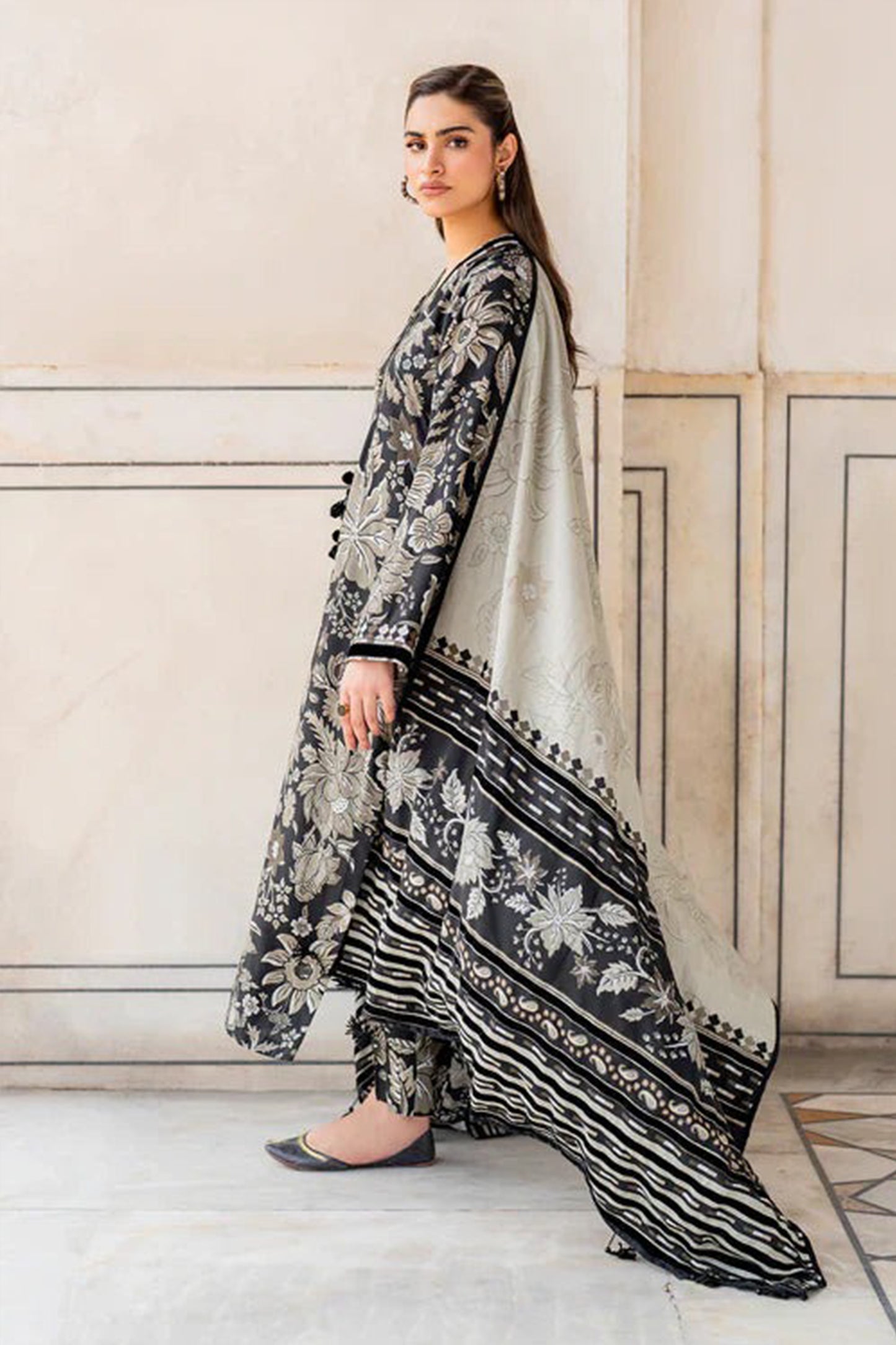 ZN950- Baroque Winter 3PC Dhanak Karandi Printed Suit