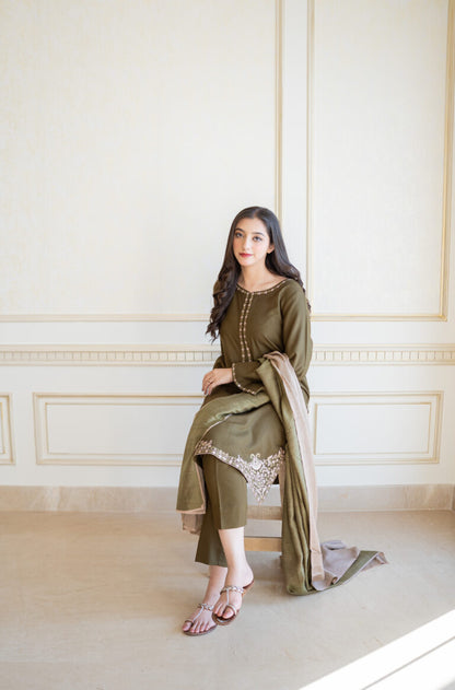 ZN612-WINTER 3PC Dhanak suit with Embroidered Shawll