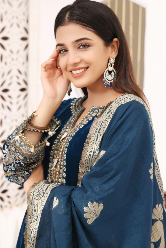 ZN1112 - Winter Asim jofa Velvet Embroidered with Printed organza duppatta Winter Collection - ZoniyaClothing