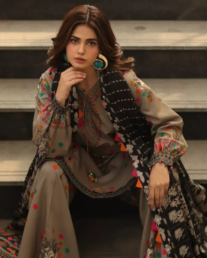 ZN1233 Winter 3PC Karandi Digital Print Dress - ZoniyaClothing