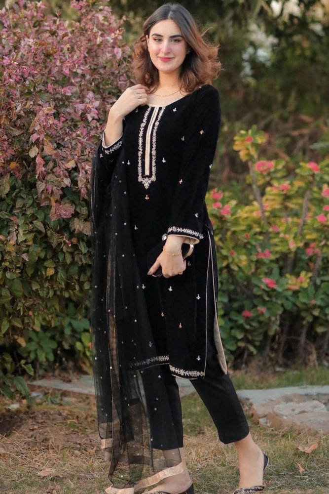 ZN409 - WINTER Velvet Embroidered Dress With Organza embroidered Dopata - ZoniyaClothing