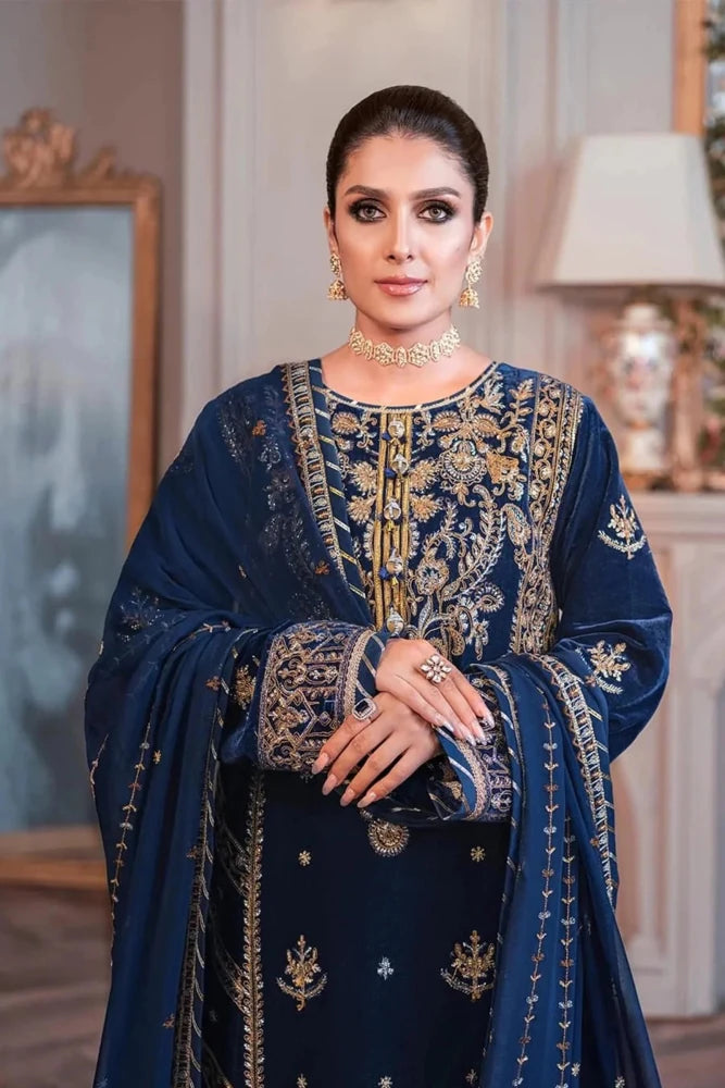 ZN607 - WINTER Embroidered Velvet Three piece With Embridered Chiffon Duppatta - ZoniyaClothing
