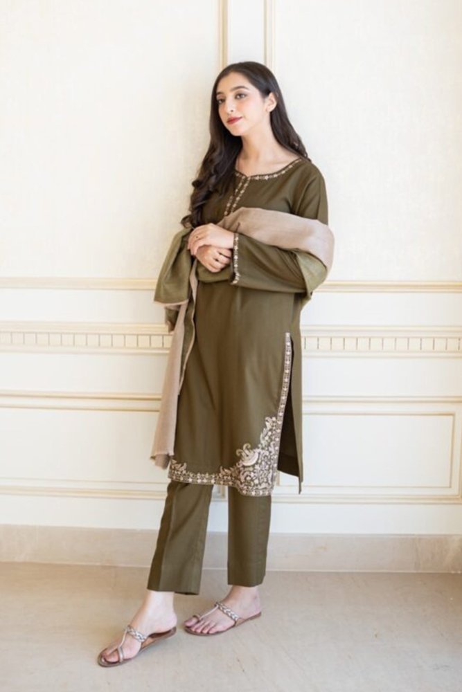 ZN612 - Asling Winter 3PC Dhanak suit with Embroidered Shawll - ZoniyaClothing