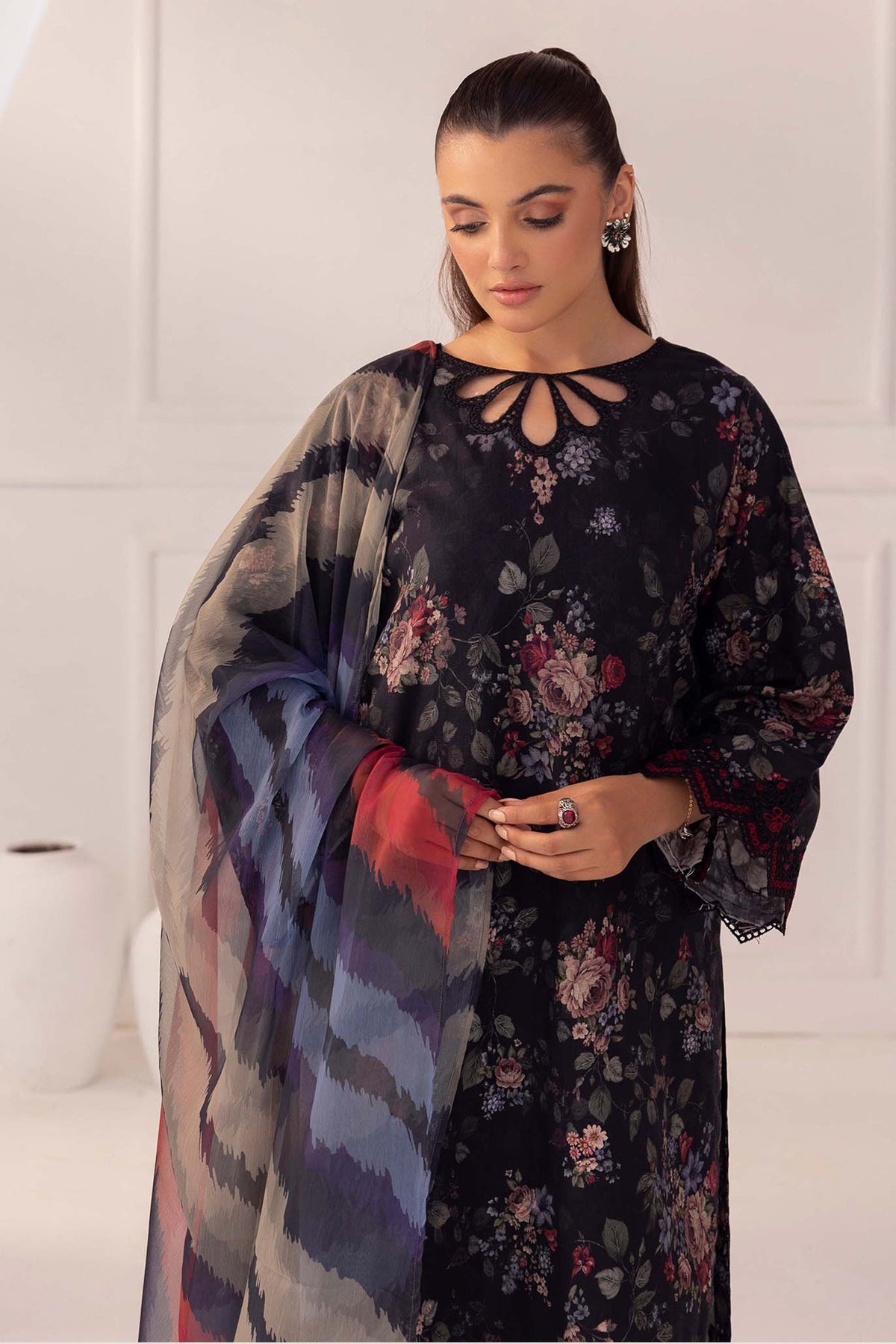ZN826- Winter 3PC Karandi Printed Suit