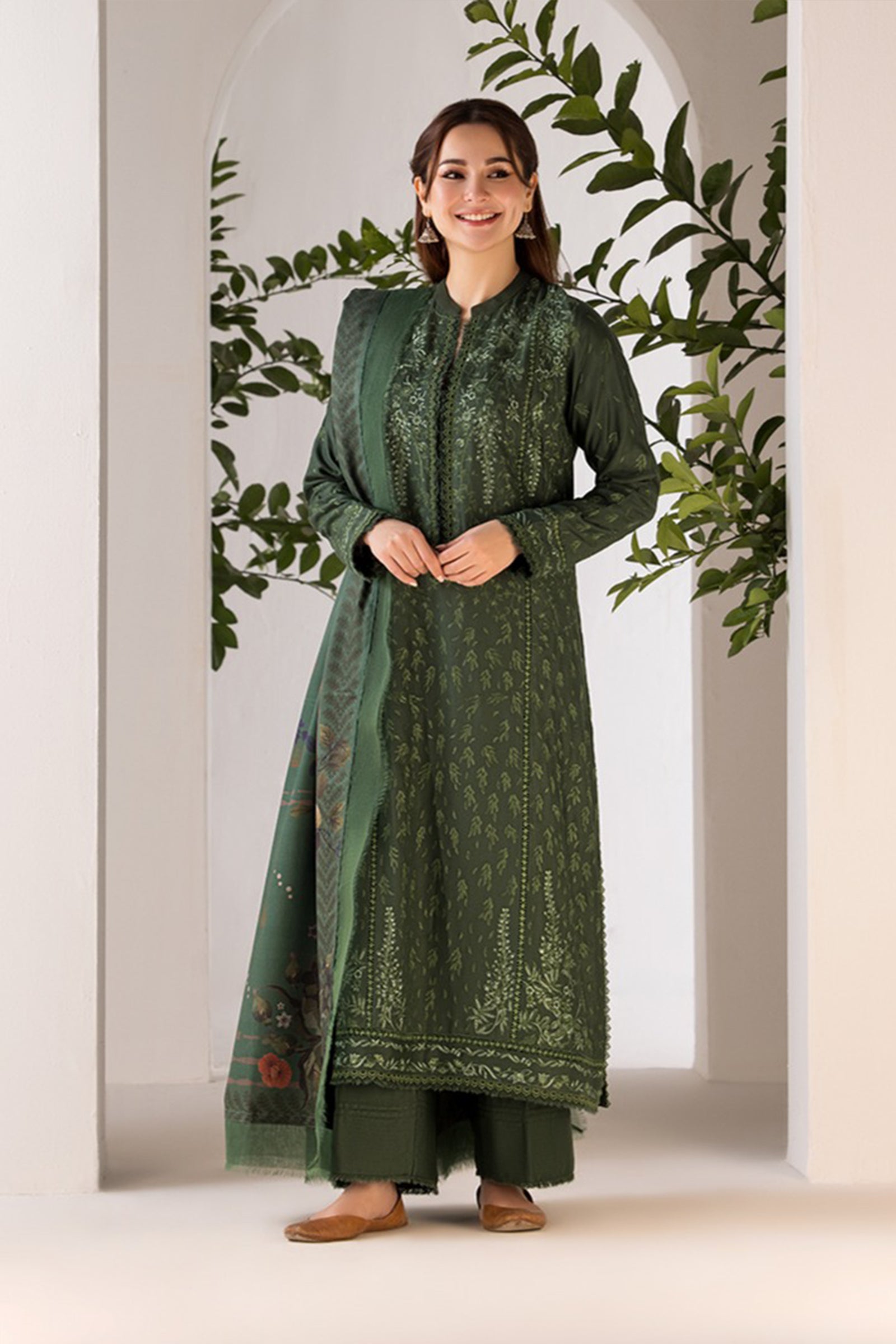 ZN1122-SOBIA NAZIR- 3PC DHANAK EMBROIDERED SHIRT WITH WOOL PRINT SHAWL