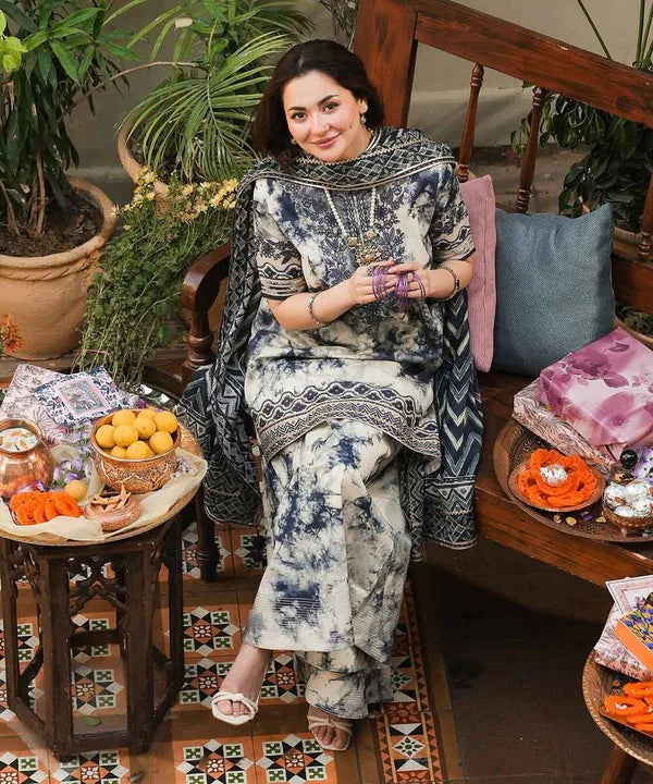 ZN1205-Faiza Saqlain 3PC Embroidery Dhanak Printed Suit