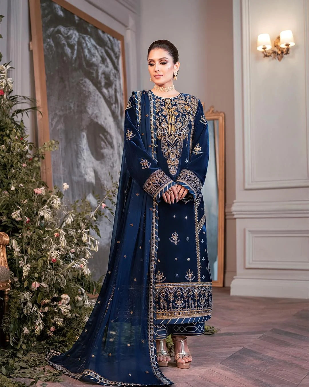 ZN607-WINTER Embroidered Velvet Three piece With Embridered Chiffon Duppatta