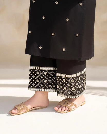 ZN797-2Pc Embroidered Lawn Suite With Fully Embroidered trouser & Patches