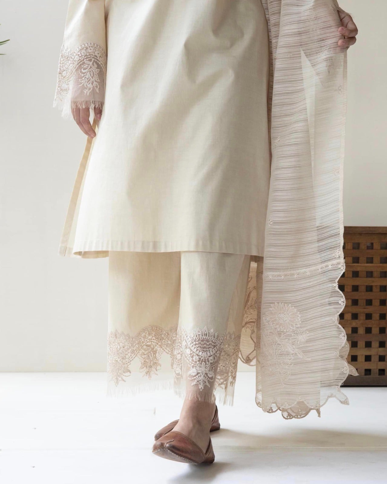 ZN735-SUMMER 3PC Lawn Embroidered Shirt With Organza Embroidered Dupatta