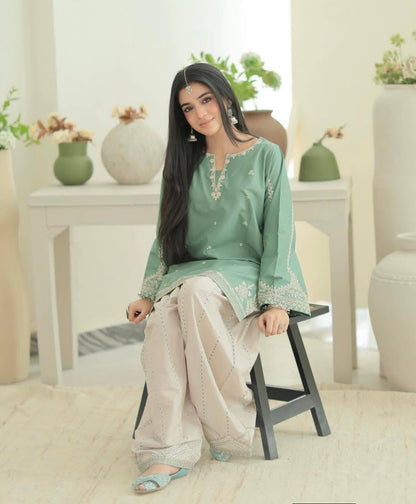 URGE PRET CHAAND 2PC LAWN EMBROIDERED ZN1343