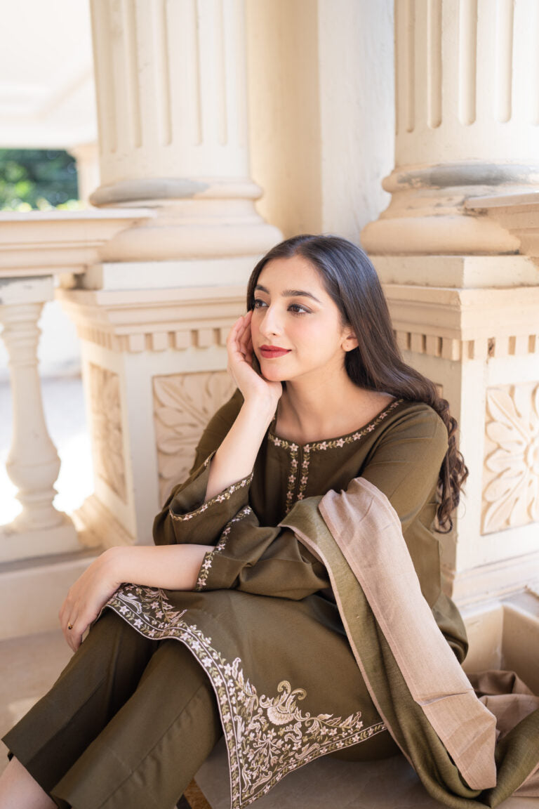 ZN612-WINTER 3PC Dhanak suit with Embroidered Shawll