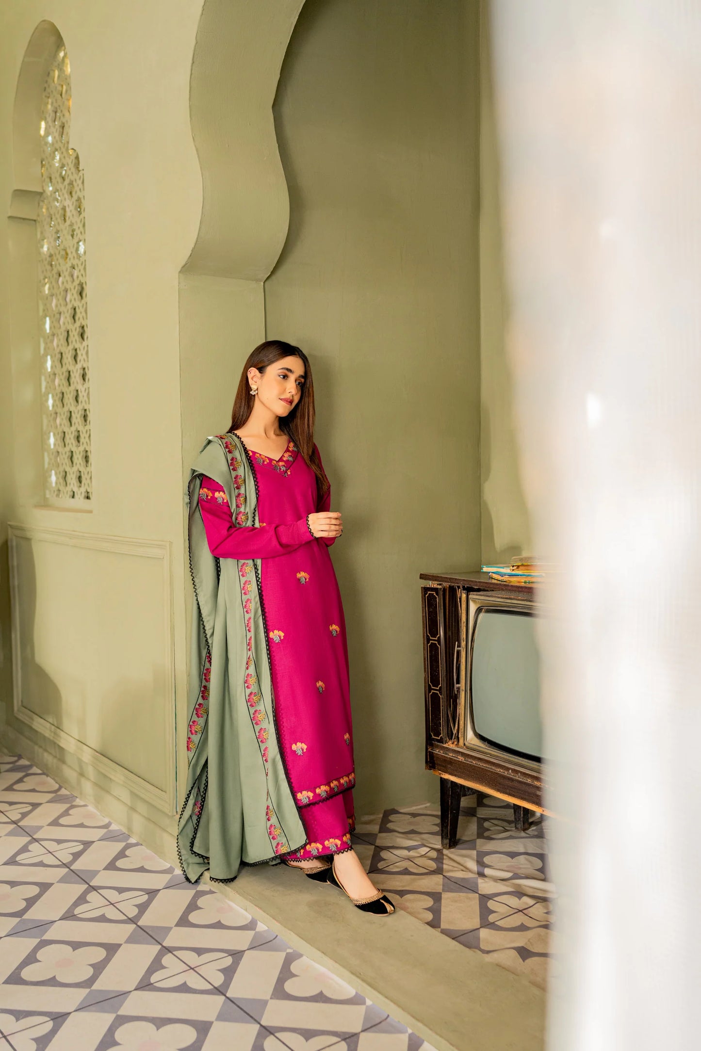 ZN571-WINTER 3PC Dhanak suit with Embroidered Shawll