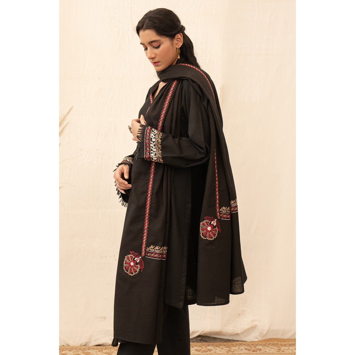 ZN570-WINTER 3PC Dhanak suit with Embroidered Shawll