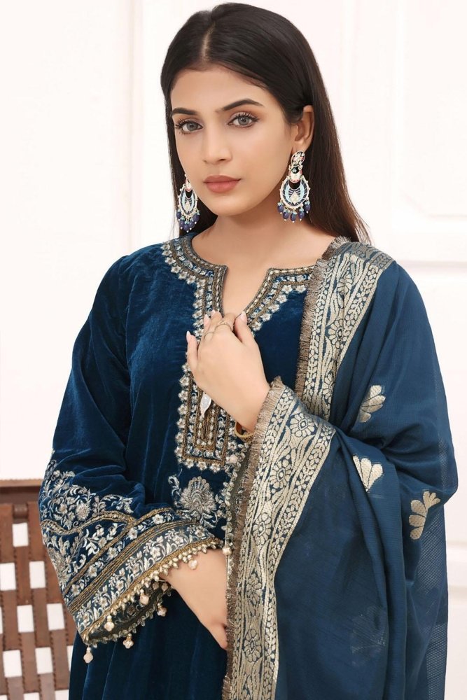 ZN1112 - Winter Asim jofa Velvet Embroidered with Printed organza duppatta Winter Collection - ZoniyaClothing