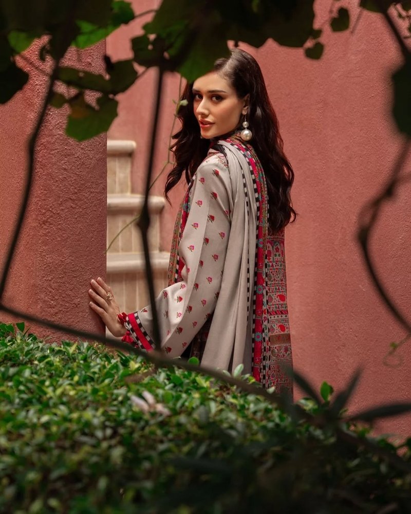 ZN1213 Winter 3PC Dhanak ALL OVER Printed Suit - ZoniyaClothing