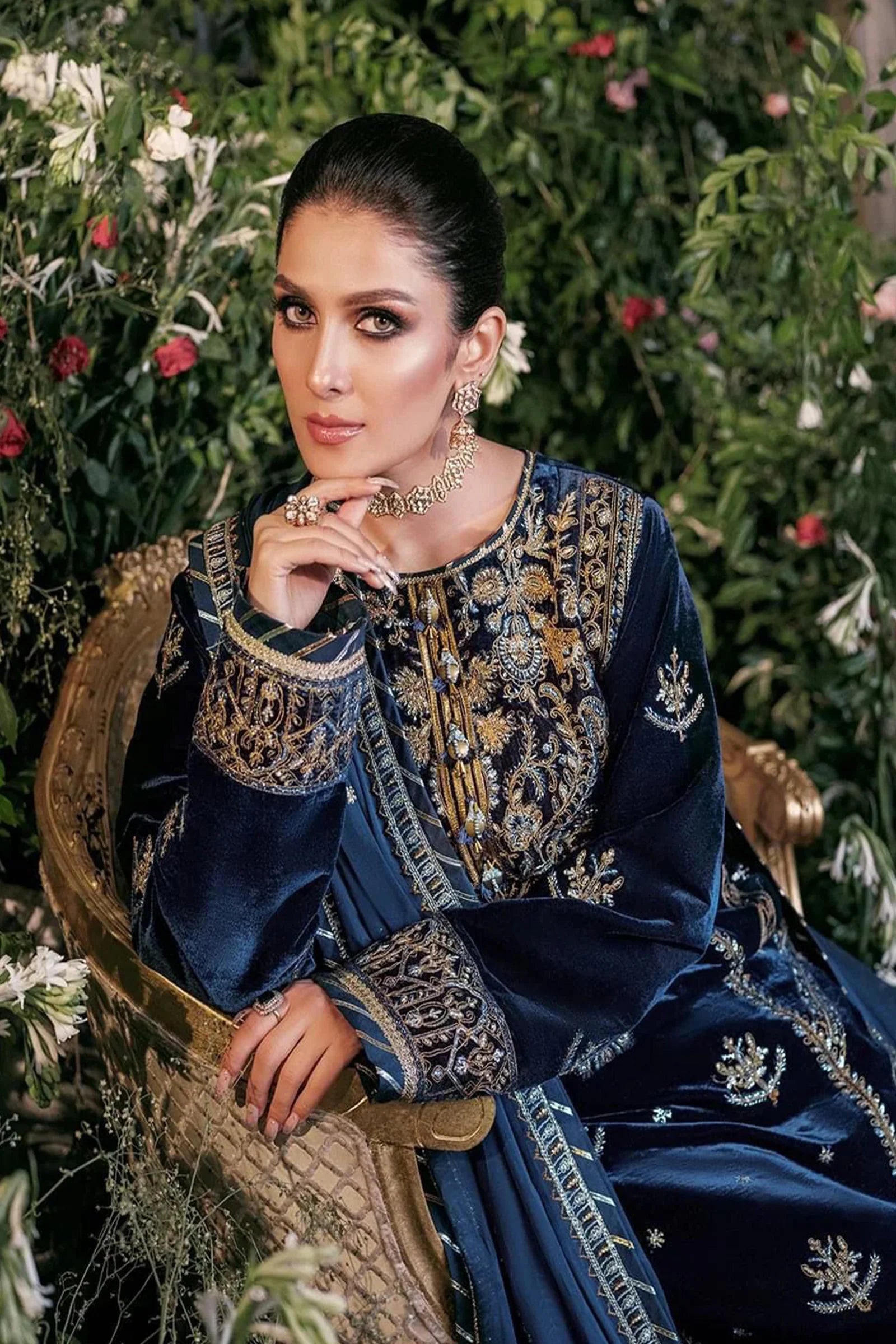 ZN607-WINTER Embroidered Velvet Three piece With Embridered Chiffon Duppatta